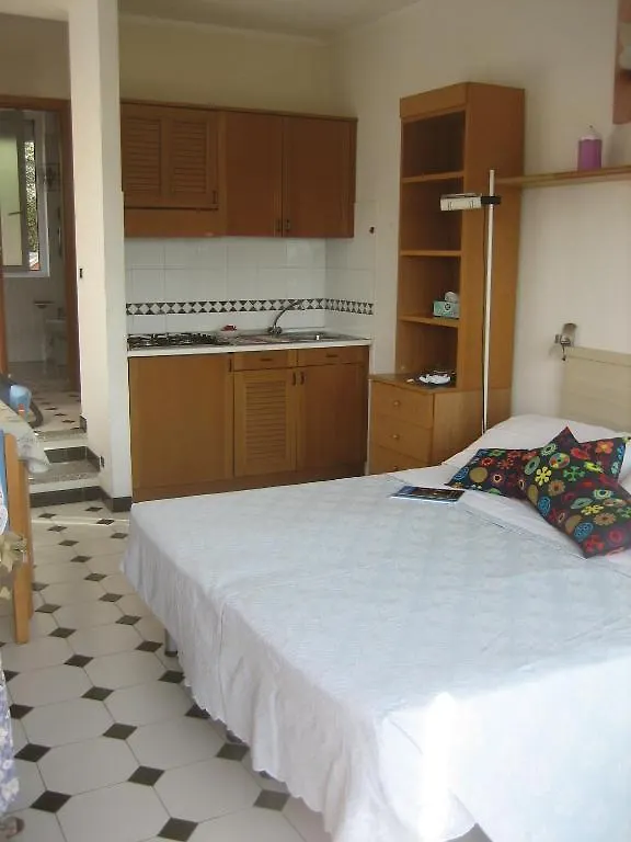 Residence Hotel Edy Imperia 3*,